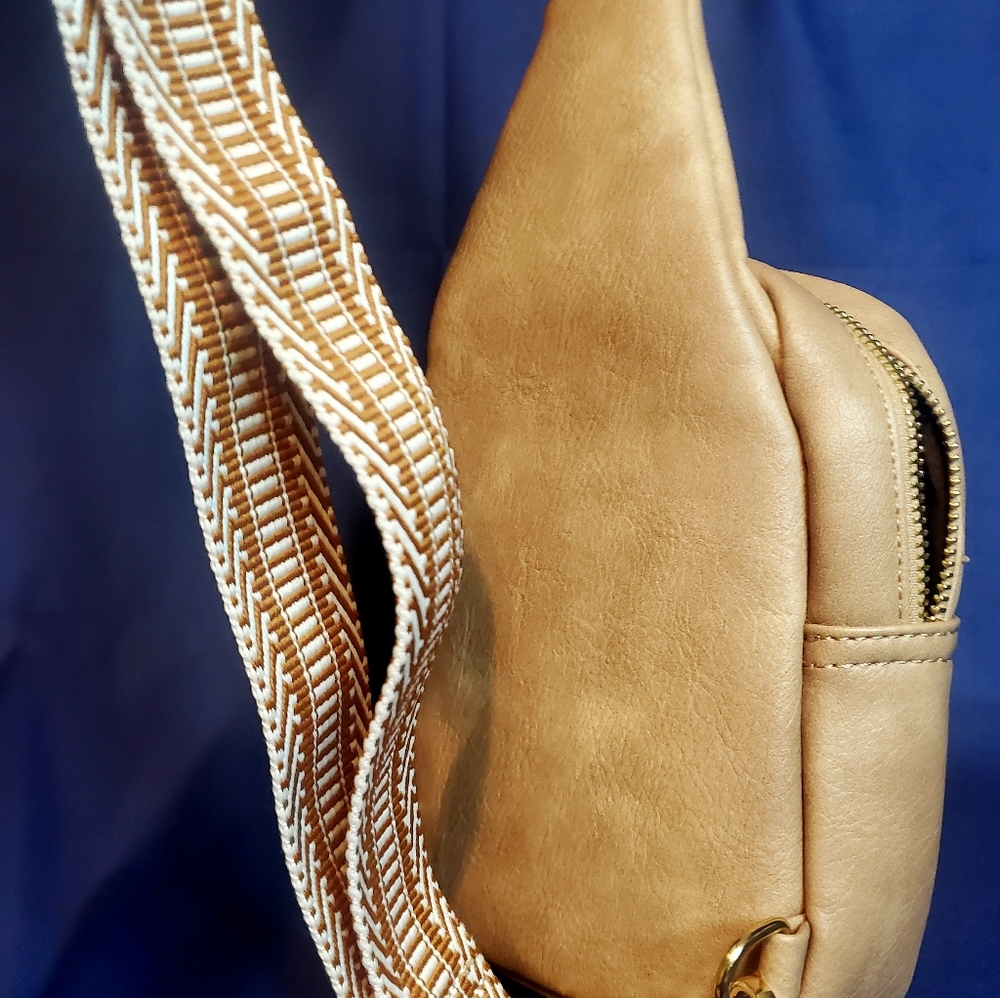 Backpack - Picture 3 of 6